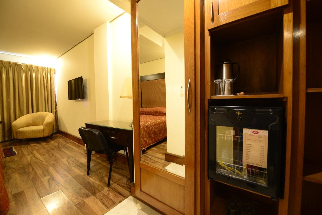 Regency Inn Hotel Лахор Екстериор снимка