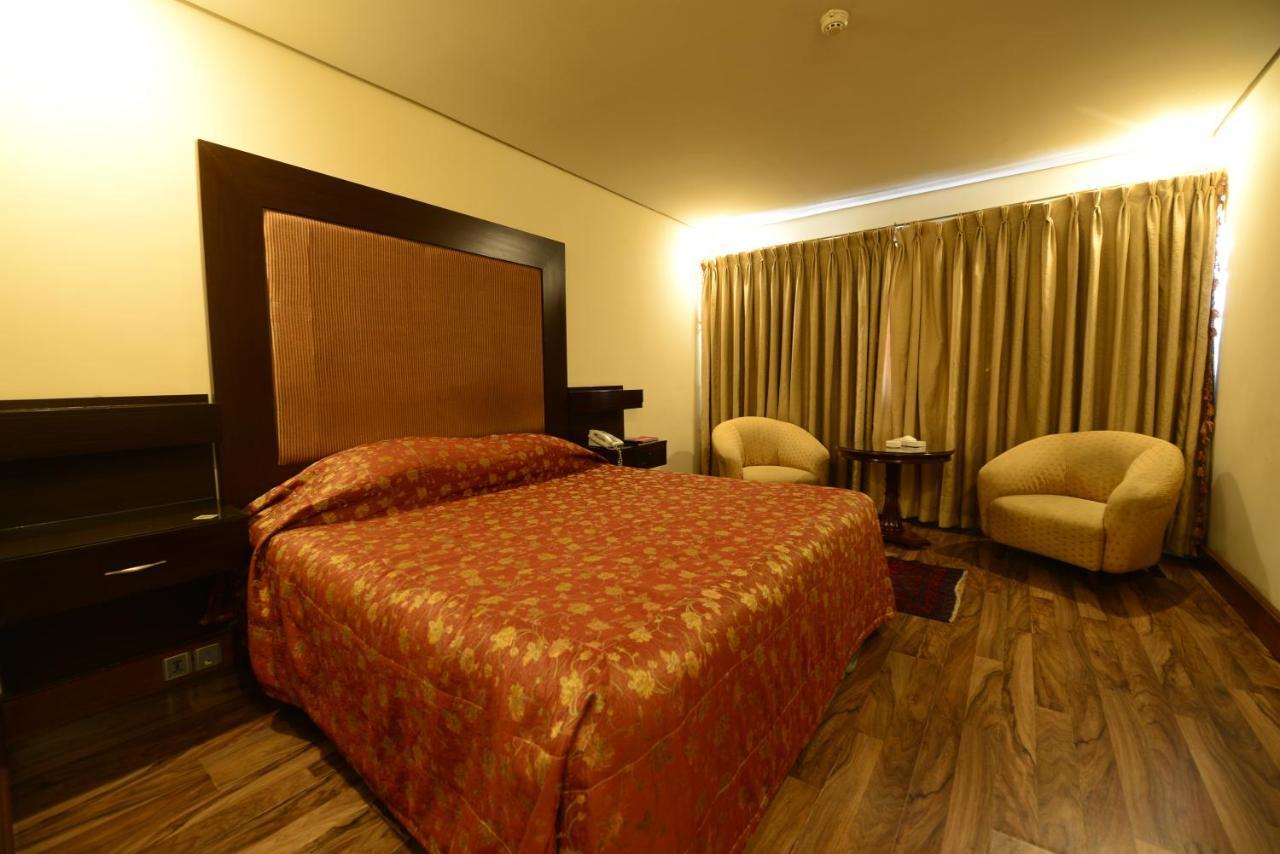 Regency Inn Hotel Лахор Екстериор снимка