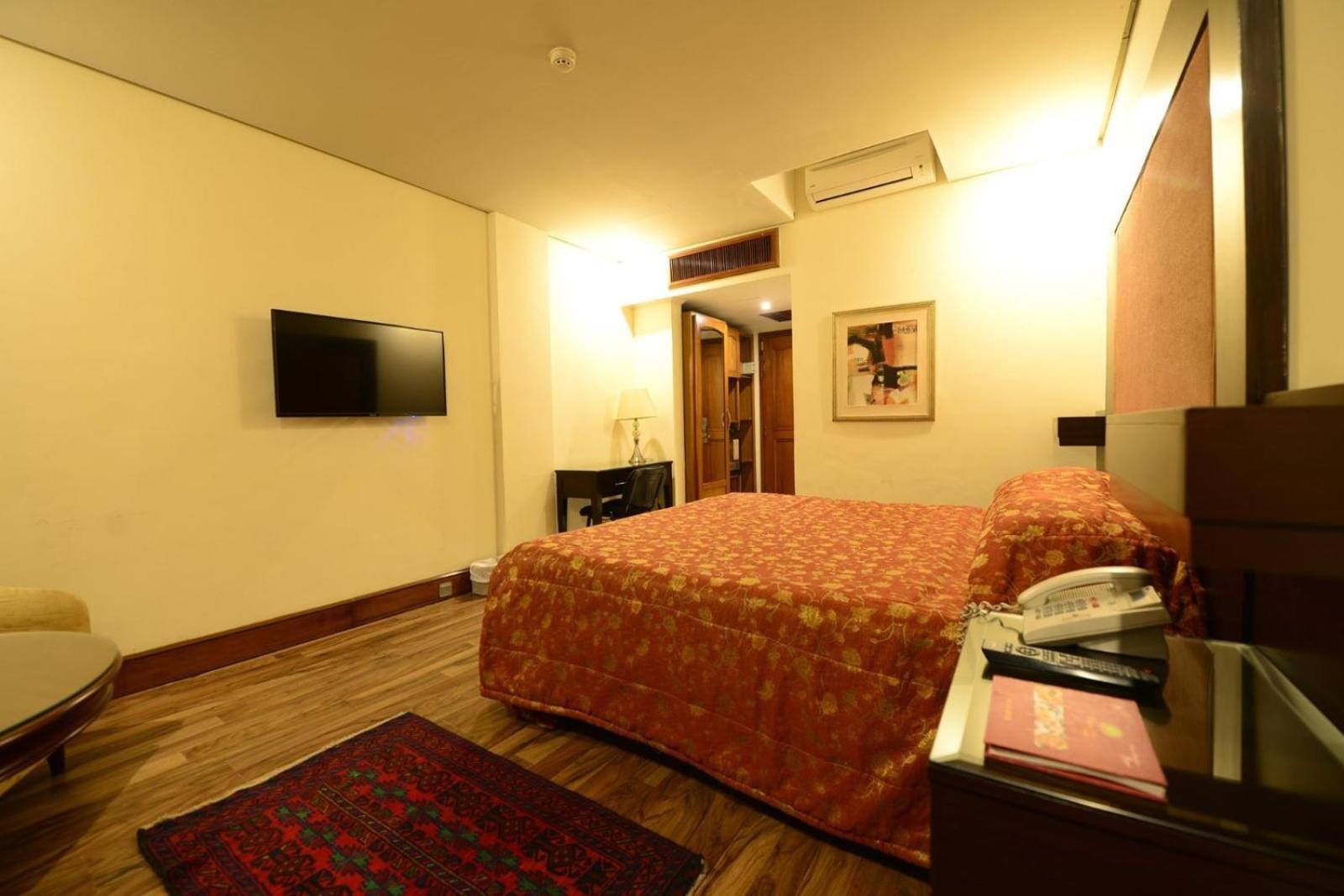 Regency Inn Hotel Лахор Екстериор снимка